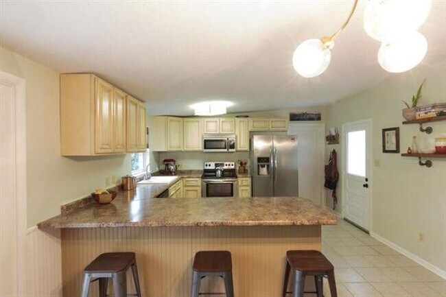 Building Photo - 820 Chestwood Ave