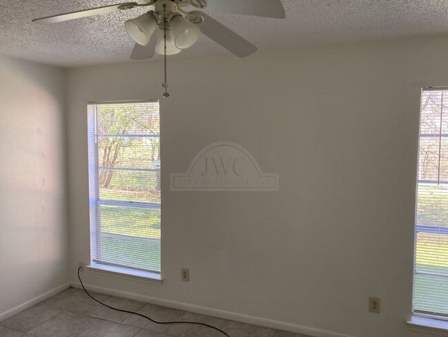 Building Photo - 2405 Bermuda Dr