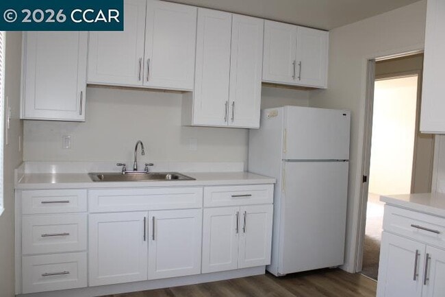 Building Photo - 615 Lexington Ave