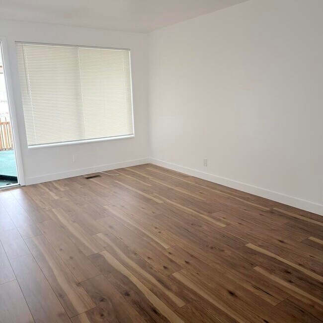 Building Photo - 7375 S Highland Dr