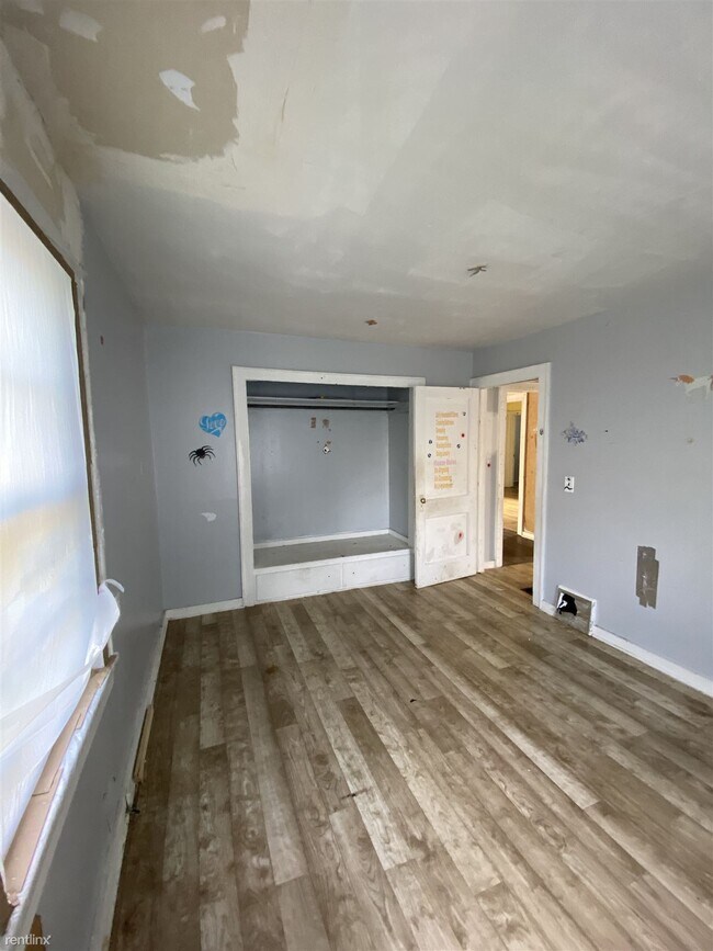 Building Photo - 2 br, 1 bath House - 207 South Locust Street