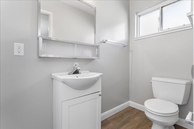 Building Photo - 1332 High St