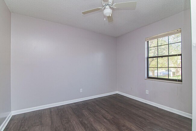 Building Photo - Knoxville 37938 - 2 bedroom, 2 bath home - Contact Jean Chung (865) 386-1022