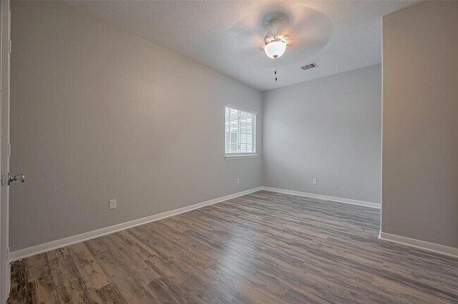 Building Photo - 5009 Willow Point Dr