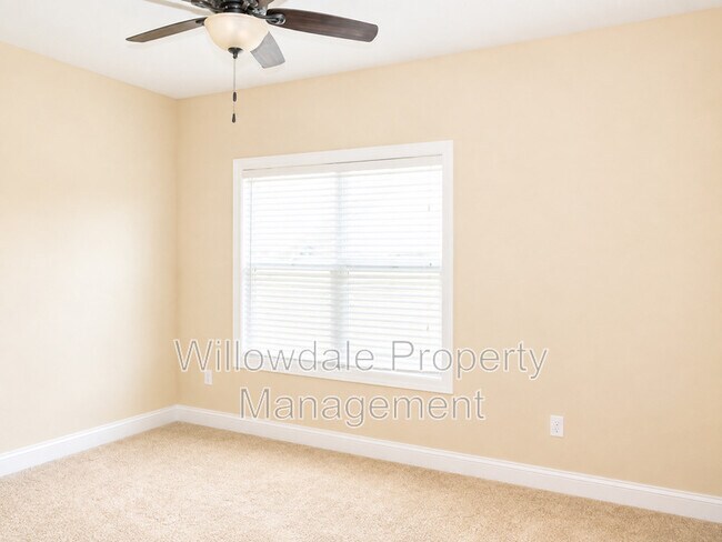 Building Photo - 1025 Governess Ln