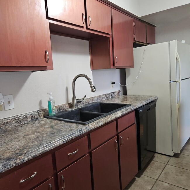 Building Photo - 3 bedroom/2 bath home for Rent