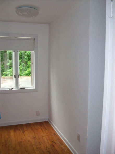 Building Photo - 26 Hollis Ln