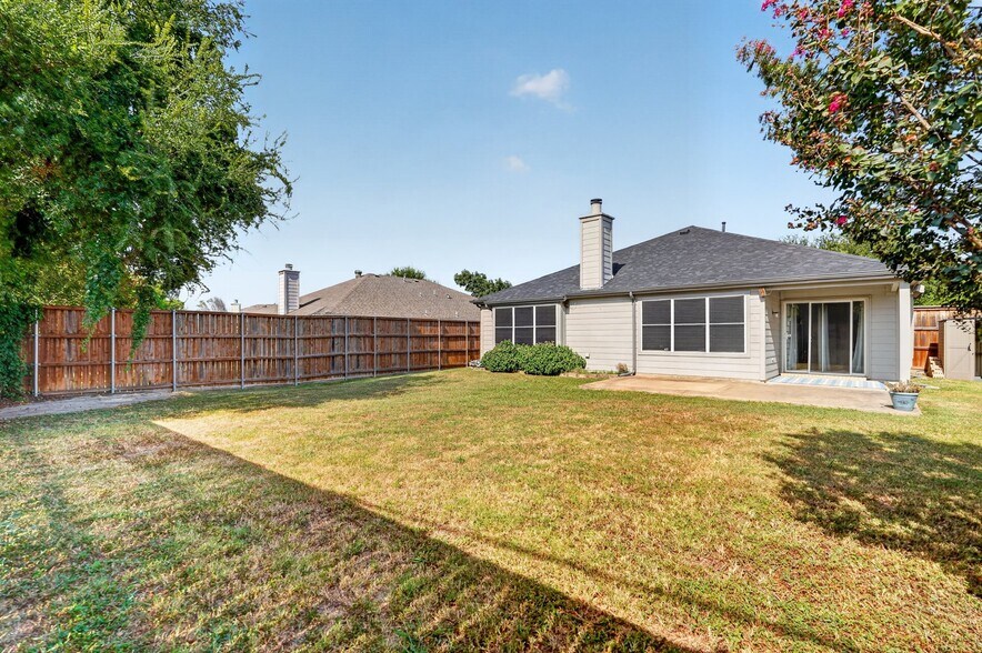 Building Photo - 1325 Periwinkle Dr