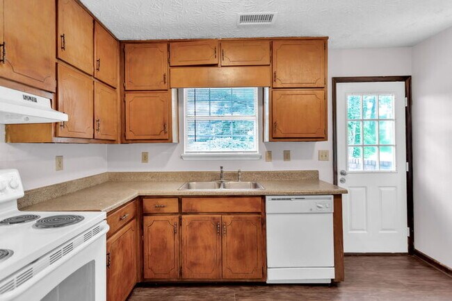 Building Photo - Upgraded Duplex with Huge Yard