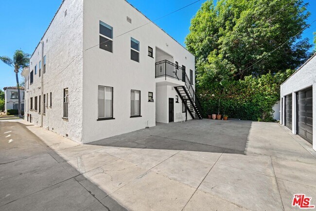 Building Photo - 424 N Gardner St