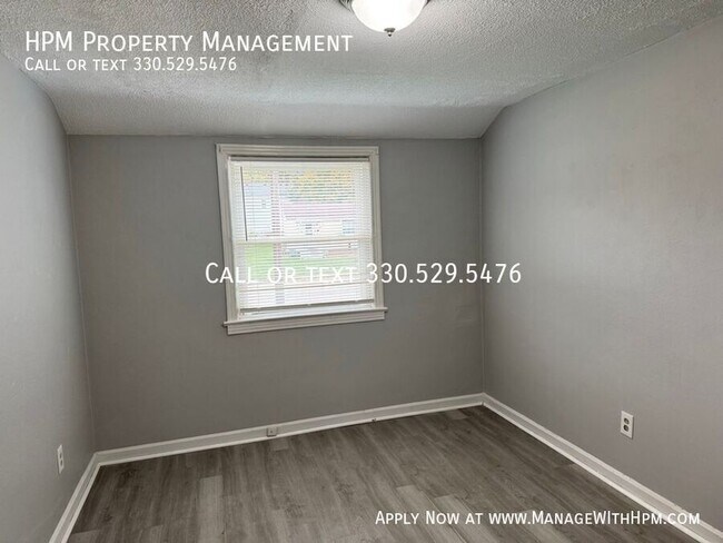 Building Photo - 701 Rainbow Dr