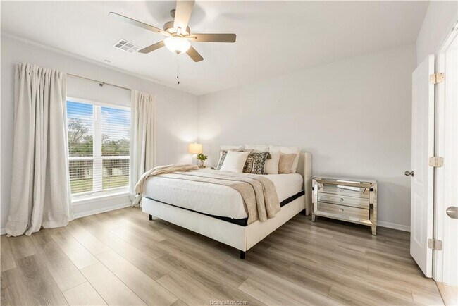 Building Photo - Gorgeous 2-Story on Quiet Cul de Sac
