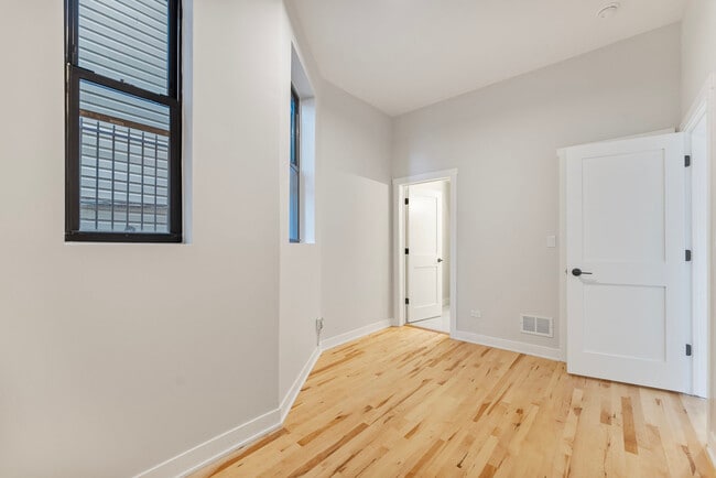 Building Photo - 4200 N Sacramento Ave