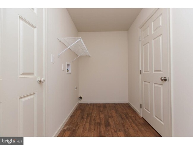 Building Photo - 233 W Woodview Rd