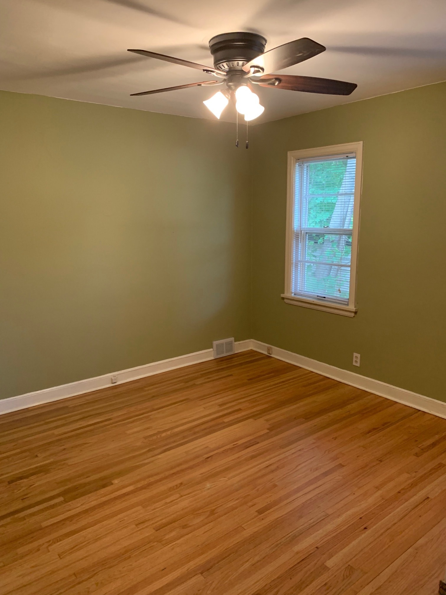 Building Photo - 409 W Arrowhead Rd