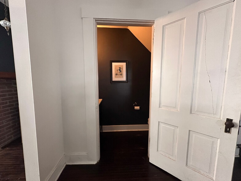 Building Photo - 1163 Say Ave