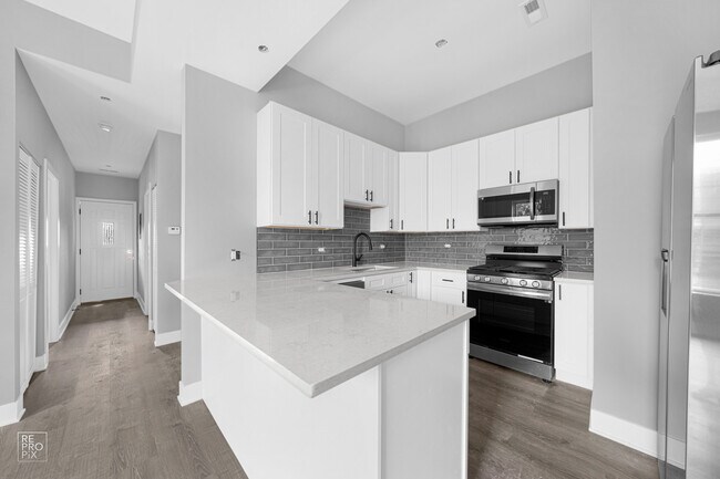 Building Photo - 1035 N Washtenaw Ave