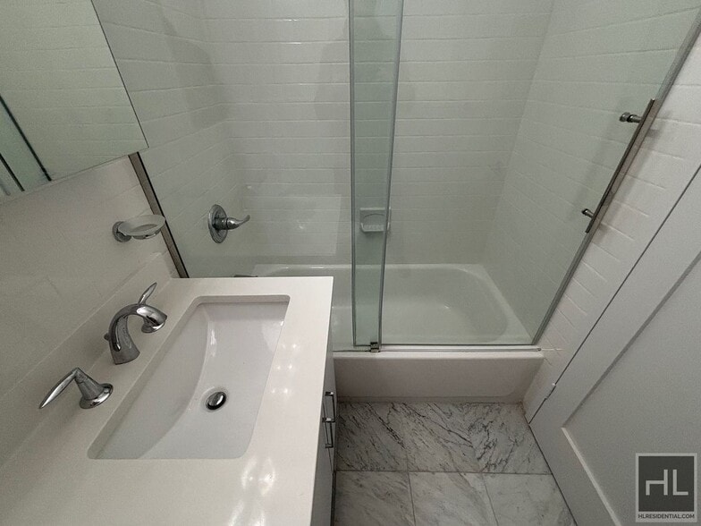 Building Photo - 5 AVENUE