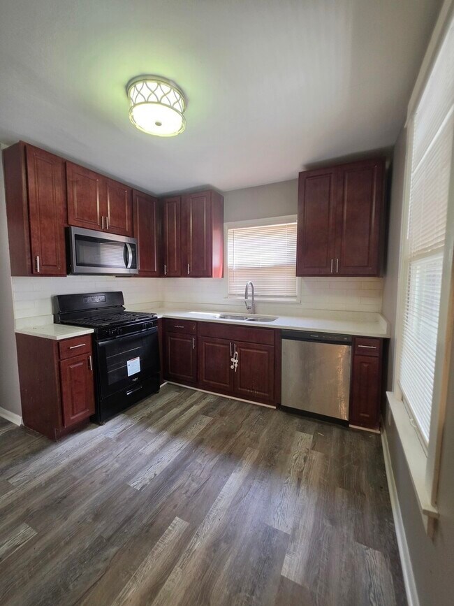 Building Photo - 309 E 120th Pl