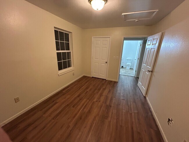 Building Photo - 608 Hope St