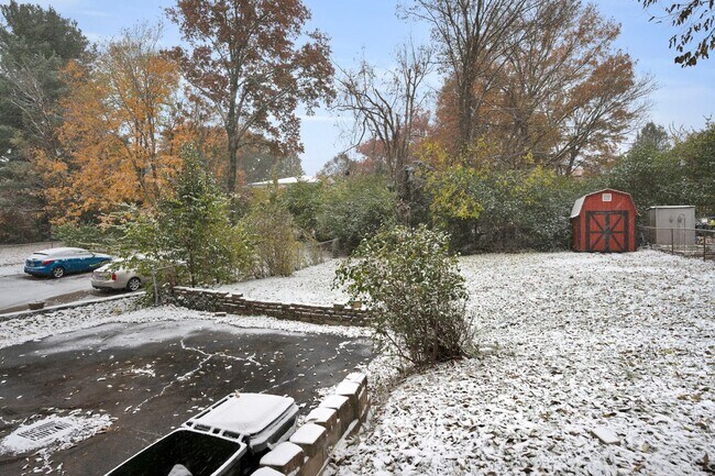 Building Photo - Green Twp- Cozy 2 Bed 1 Bath