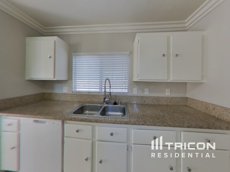 Building Photo - 4548 Little Wren Ln