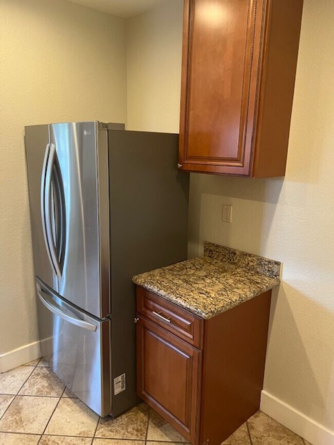 Building Photo - Glenn