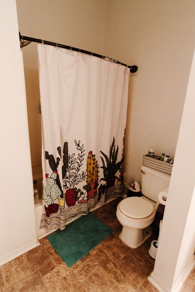 Building Photo - Preleasing for August 2026! 3 Bedroom, 1 bathroom, Pet-Friendly with In-Unit Washer & Dryer!