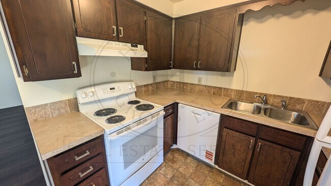 Building Photo - 3134 Brittany Dr