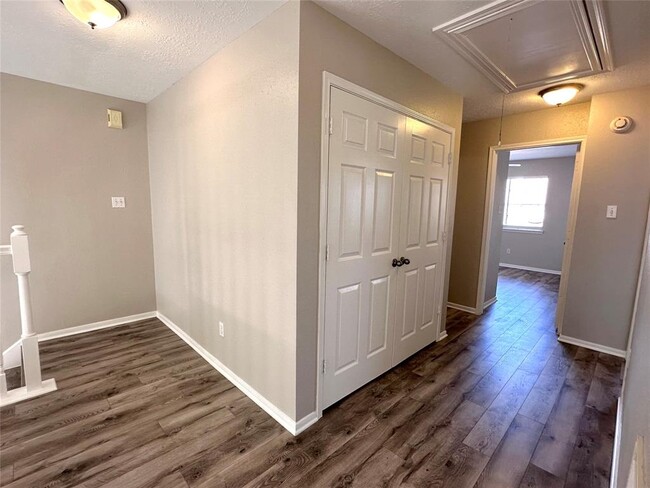 Building Photo - 1281 El Camino Village Dr
