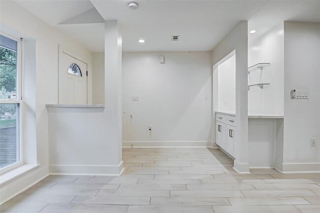 Building Photo - 5541 Aspen St