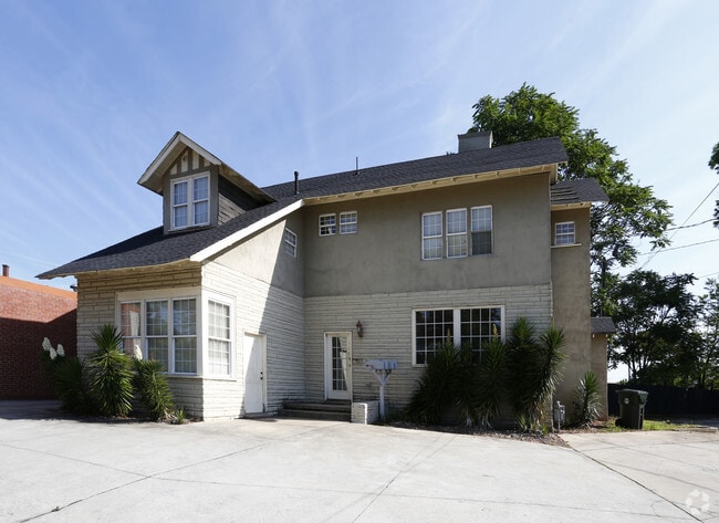 Primary Photo - 416 Vardry St