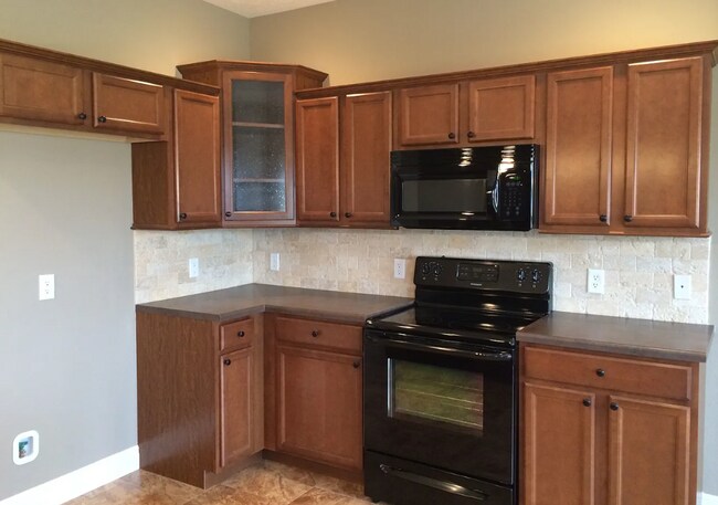 Building Photo - Fully Fenced 4 Bedroom Home - Pearson Park/Strafford MO $500 Move In Credit