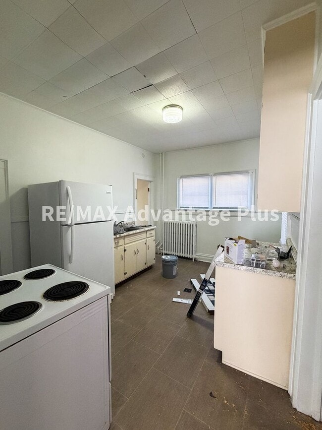 Building Photo - 106 Grove St