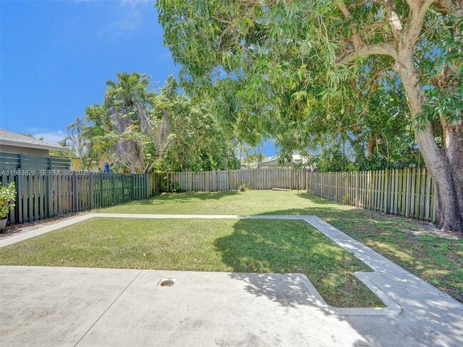 Building Photo - 1713 NE 15th Ave