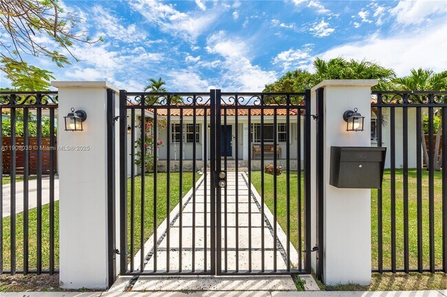 Building Photo - 501 SW 19th Rd