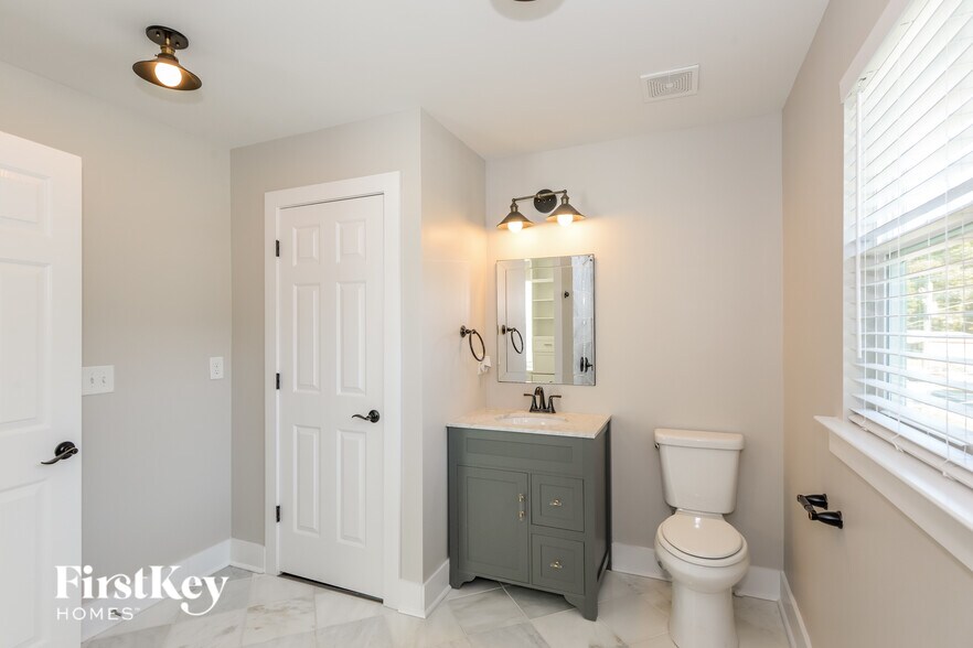 Building Photo - 1717 Dallas Ave