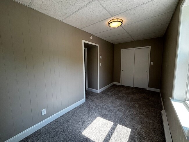 Building Photo - Newly remodeled 3+ bedroom