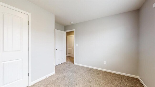 Building Photo - 2327 Burnett Ln