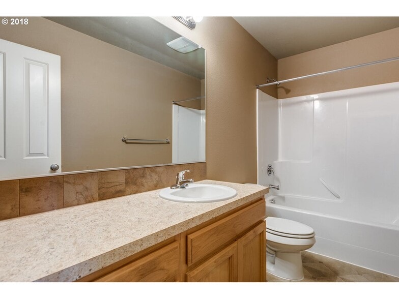 guest bath - 9520 NE 72nd St