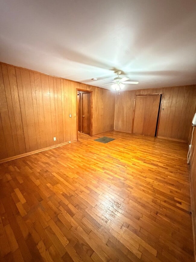 Building Photo - Brick 3/1 House in North Rome $950