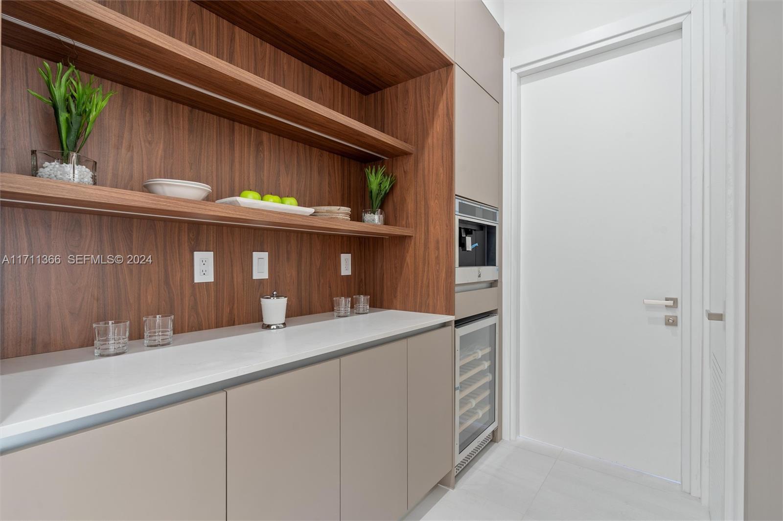 Building Photo - 1410 NE 5th St