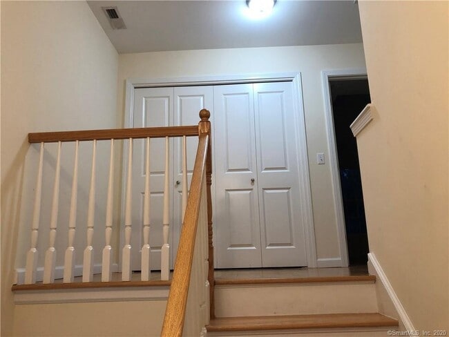 Building Photo - 19 Oak Meadows Dr