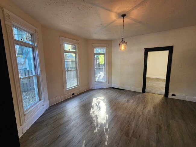 Building Photo - 2186 E 89th St