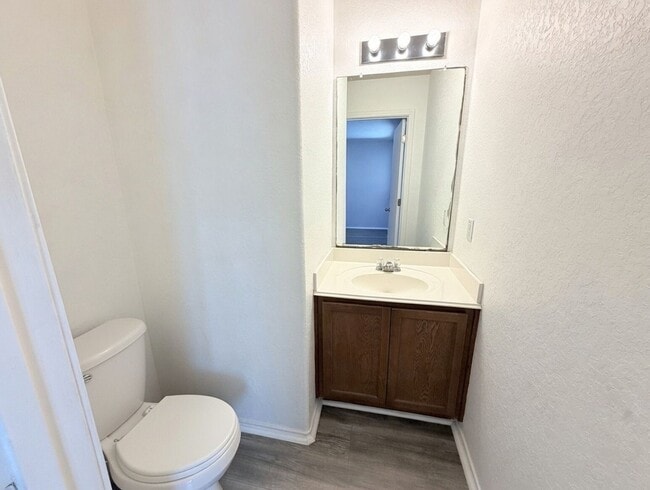 Building Photo - Super Nice 4 Bedroom w/Loft in Prime Location with Community Amenities