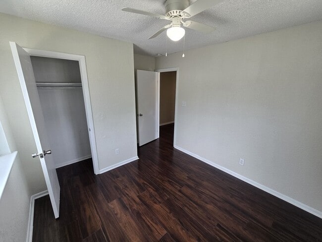 Building Photo - Charming 3BD/3BA Home with Modern Upgrades