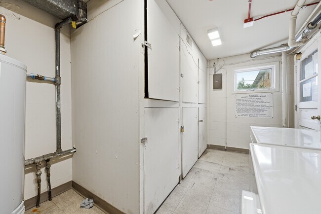 Building Photo - 3180 W Meadow Ln Dr