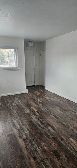 Top Unit - 2221 Cooper Ave