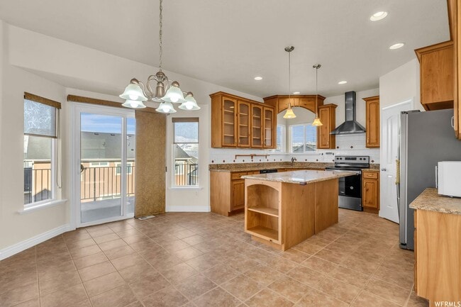 Building Photo - AMAZING 2 STORY HOME w/ 4 CAR GARAGE!