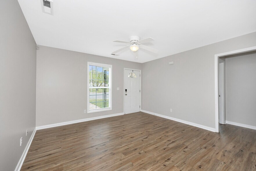 Building Photo - 800 Linwood Dr NW